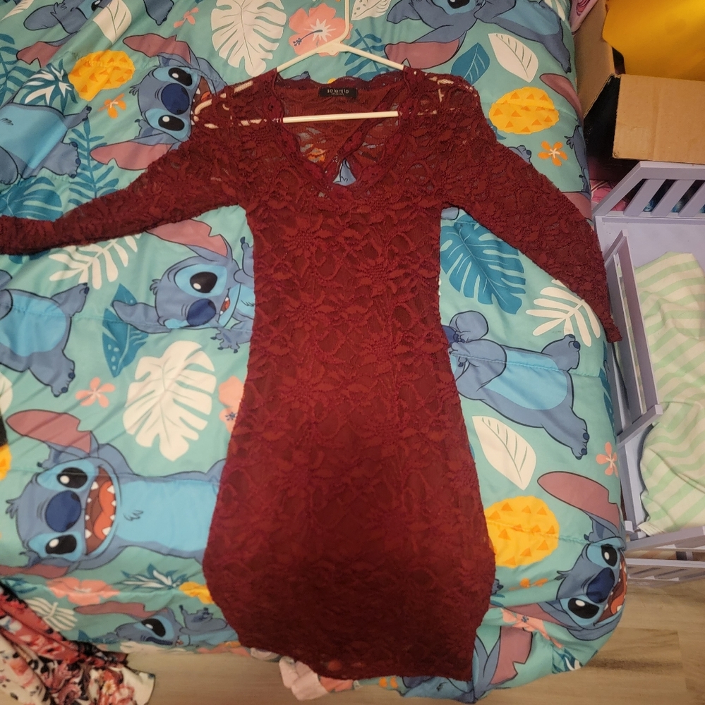 Nice dress great for a night out or special event. Size 2 a size 0 could wear.